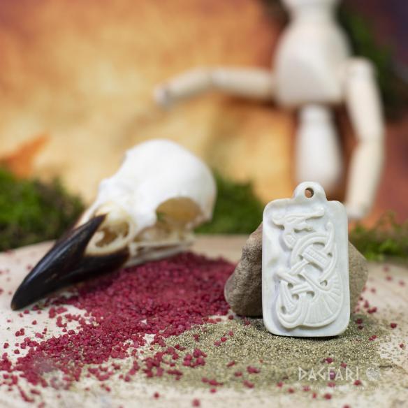 Medallion Jörmungander - deer antler, deep carving