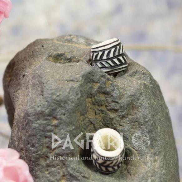 Korálek do vousů a vlasů z parohu - Větvička, černá