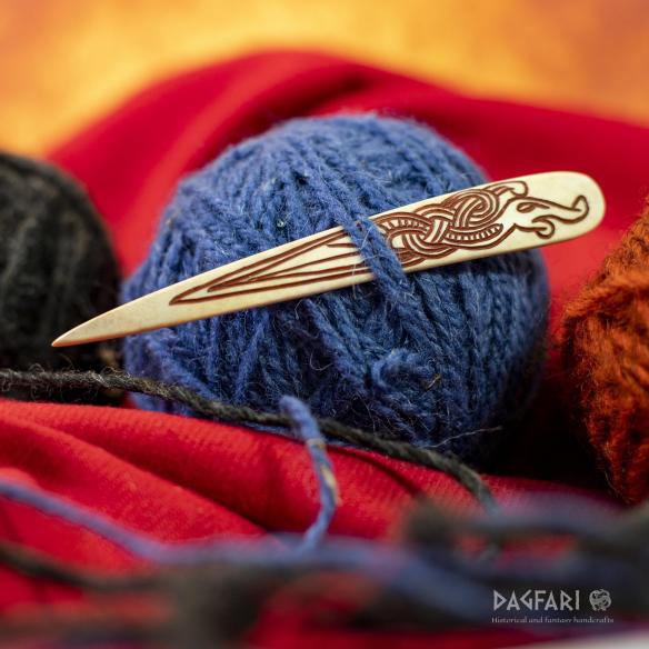 Originalnadeln aus Hirschgeweih, Drache - rot