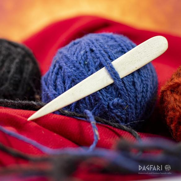 Originalnadeln aus Hirschgeweih, Drache - rot