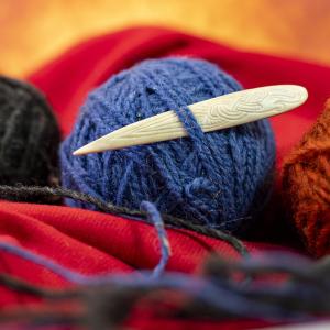 Originální jehlice z jeleního parohu, drak - nebarvená