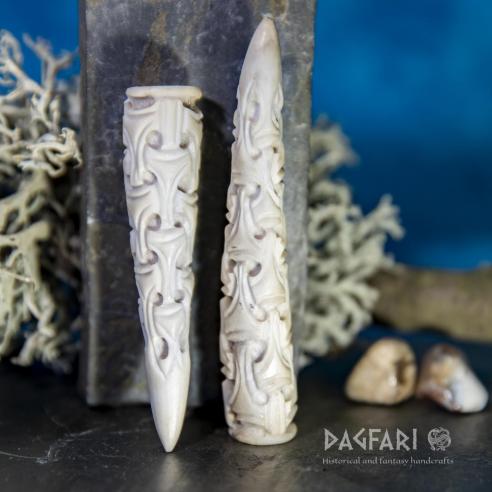 Anhänger Geweihspitze Dagfari - Borre, tiefes Schnitzen