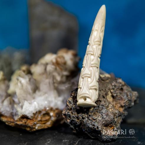 Anhänger Geweihspitze Dagfari - Borre, tiefes Schnitzen