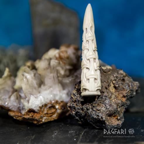 Anhänger Geweihspitze Dagfari - Borre, tiefes Schnitzen