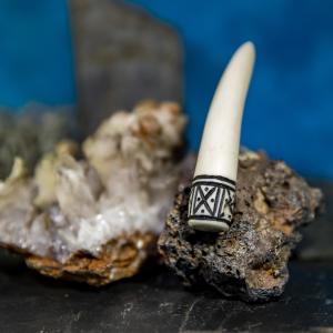 Anhänger Geweihspitze Dagfari groß - Kreuzung, schwarz