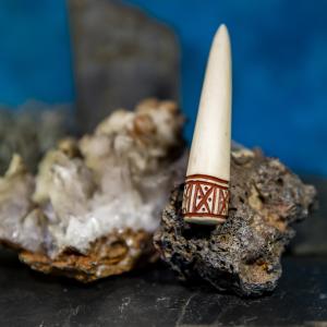 Přívěsek parohová špička Dagfari velká - Křižovatka, červená