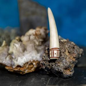 Anhänger Geweihspitze Dagfari groß - Punkt, rot