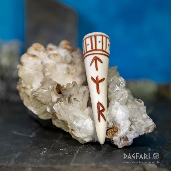 Pendant antler tip Dagfari - TYR, red, runes