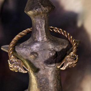 FAFNIR Bronzový pletený náramek keltský / vikingský drak - dračí hlavy