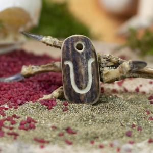 Pendant "U" carved into deer antler