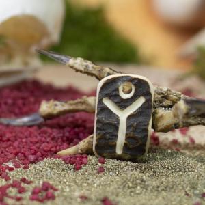 Pendant "Y" carved into deer antler