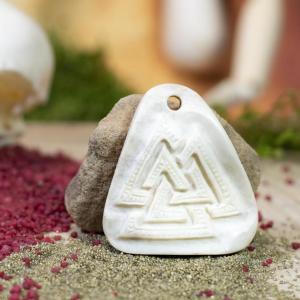 Medallion Valknut - deer antler, deep carving