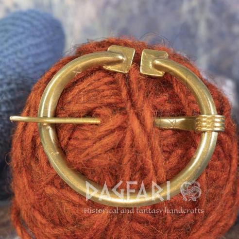 Spona velká, Skandinávie, Pobaltí, Rusko - mosaz