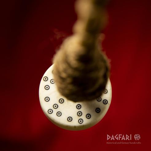 REPLIKA viking age - Přeslen Birka - losí paroh - ryté zdobení kroužky