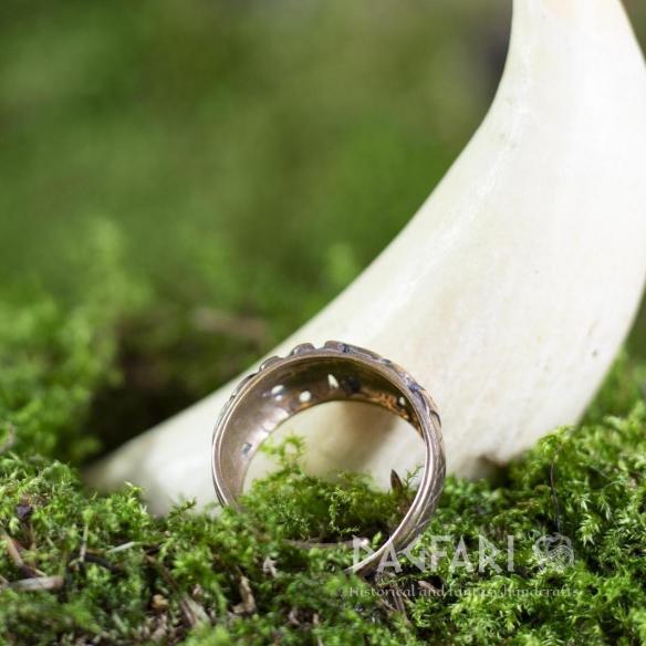 Prsten vikinský ve stylu Borre, Norsko - bronz