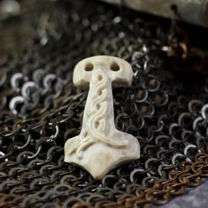 Thors Hammer Mjölnir mit geschnitztem 3D-Drachenmotiv