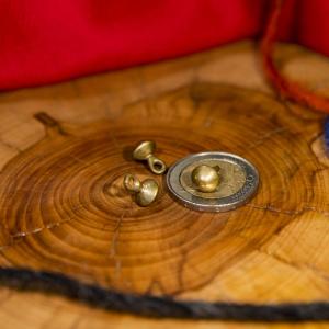 Knoflík (gombík) vikinský - mosaz 2