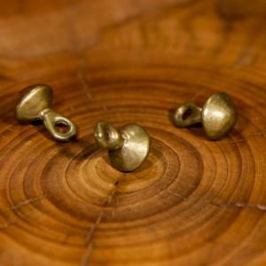 Knoflík (gombík) vikinský - mosaz