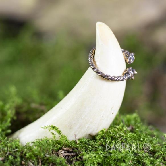 Freya Cats Ring - Twisted bronze ring, historical design