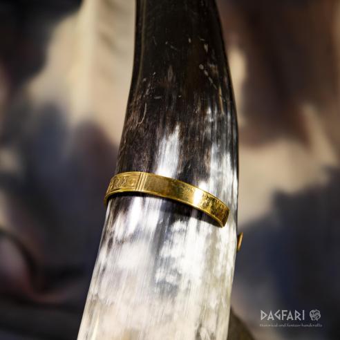 Armbänder mit Runen für das glückliche Ergebnis unserer Bemühungen