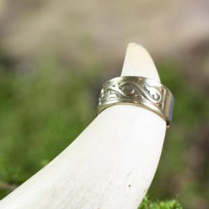 Flora - mosazný prsten s listy v avarském stylu