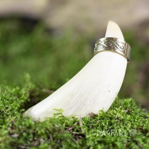 Flora - Messingring mit Blättern im avarischen Stil