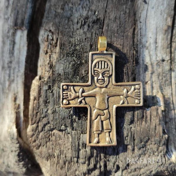 Wikingerkreuz aus Schweden mit symmetrischer Christusdarstellung