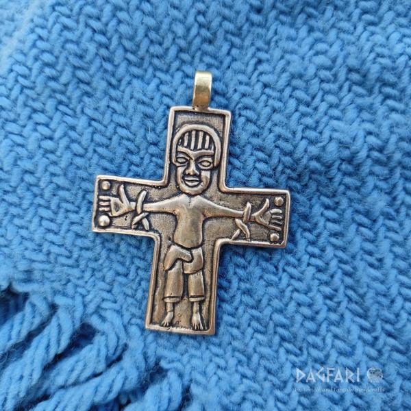 Wikingerkreuz aus Schweden mit symmetrischer Christusdarstellung