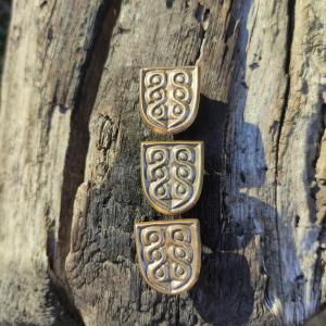 KOUŘIM Velkomoravské/ Přemyslovské ozdobné kování na opasek a nákončí, tašvici