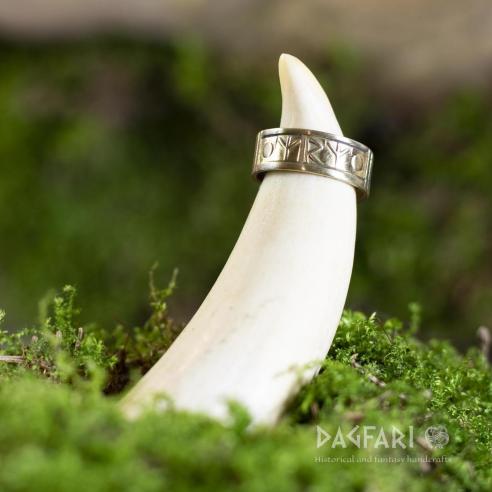 Prsten s runami pro šťastné cesty - mosaz