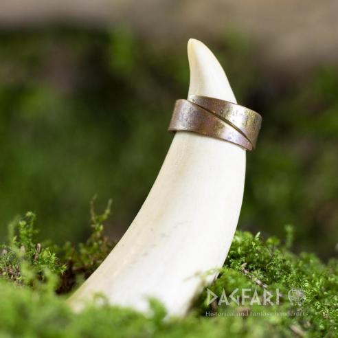 Prsten s runami pro šťastné cesty - mosaz