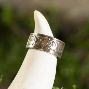 Ring with grapes Great Moravia - brass, hand wrought pattern