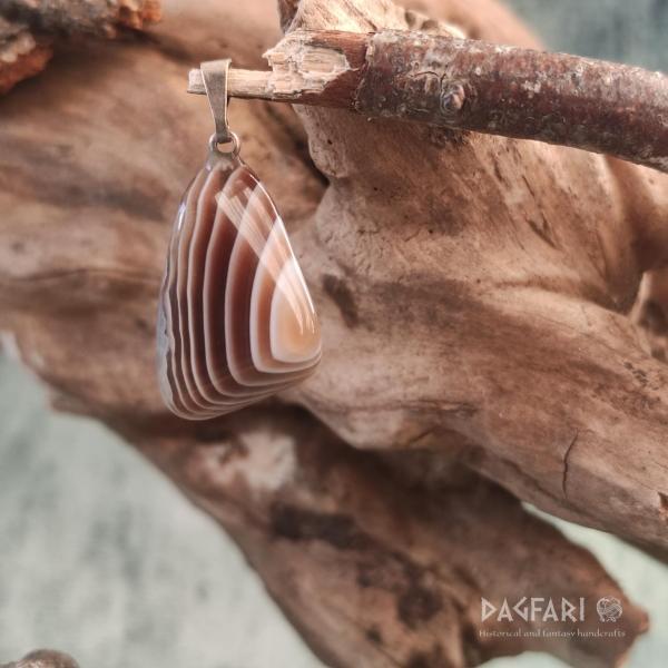 Neck stone - polished semi-precious stone AGATE for increased self-confidence