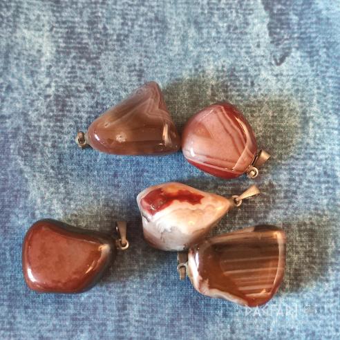 Neck stone - polished semi-precious stone AGATE rot for increased self-confidence