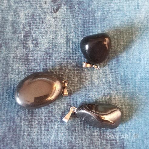 Spende ein Anhänger aus Hämatit, dem Stein des Blutes