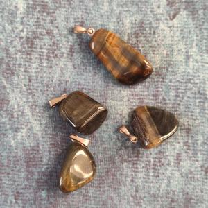 Minerál SOKOLÍ OKO - namodralý ochránce proti kletbám 2