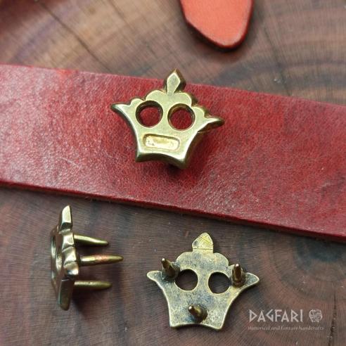 Koruna - Mosazné ozdobné kování na opasek