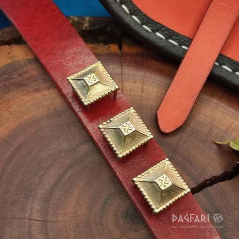 TRUHLA - Mosazné ozdobné kování na opasek (vrcholný a pozdní středověk)