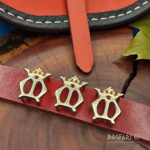 DECORATIVE BELT MOUNTS High medieval Brass decorative belt fittings - Queen