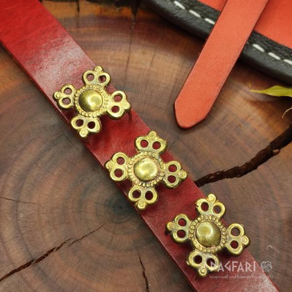 Heřmánek - Mosazné ozdobné kování na opasek