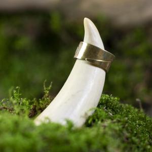 Handgeschmiedeter Ring aus Messing mit Muster der nordische Knoten 2