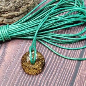 ZELENÁ voskovaná kůže kulatá 2 mm - prodej po metrech