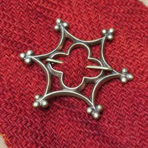 Decorative brooch for medieval clothing - Uta 2