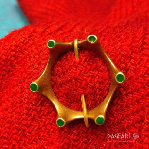 Karel - Ozdobná spínací brož na středověký kostým, zelený email