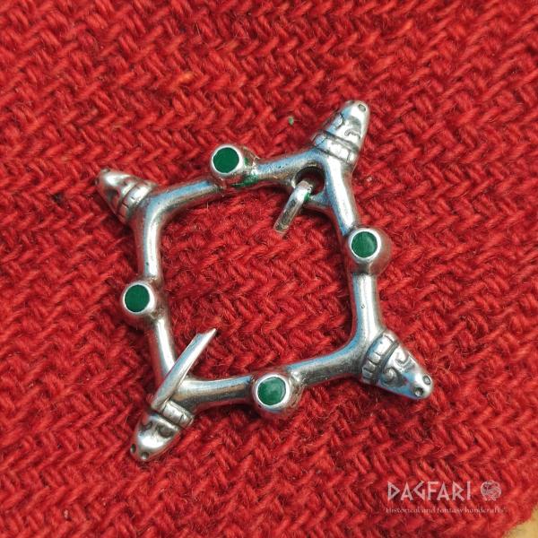 Kuna - Postříbřená emailová spínací brož se zvířecími hlavami