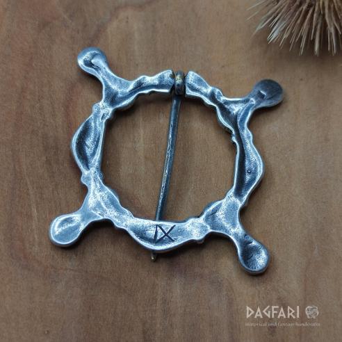 Filip - Postříbřená ozdobná spínací brož na tuniku, zelený email