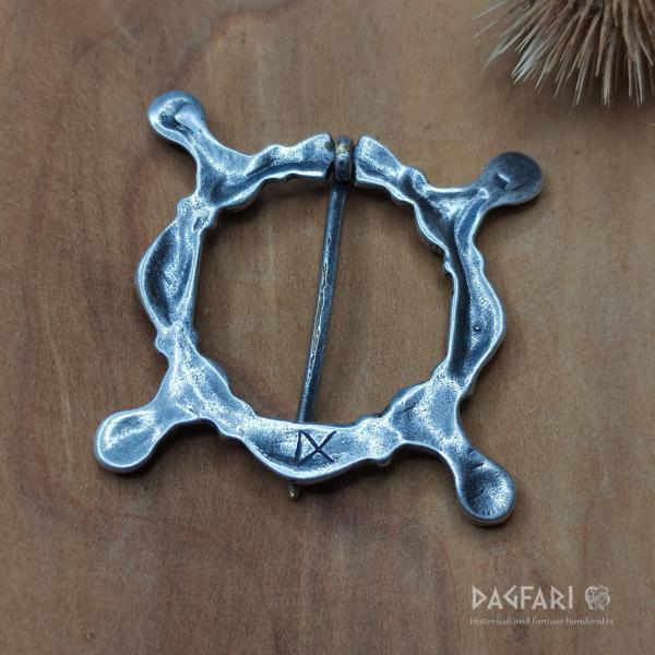 Filip - Postříbřená ozdobná spínací brož na tuniku, zelený email