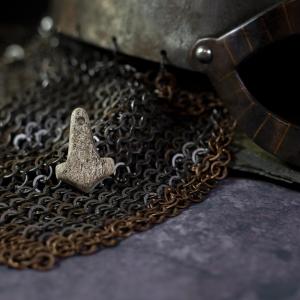 Thorovo kladivo z jeleního parohu Mřížka - červené 2