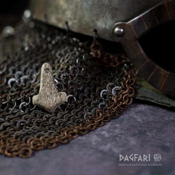 Thors Hammer aus Hirschgeweih Gitter - rot