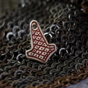 Thorovo kladivo z jeleního parohu Mřížka - červené